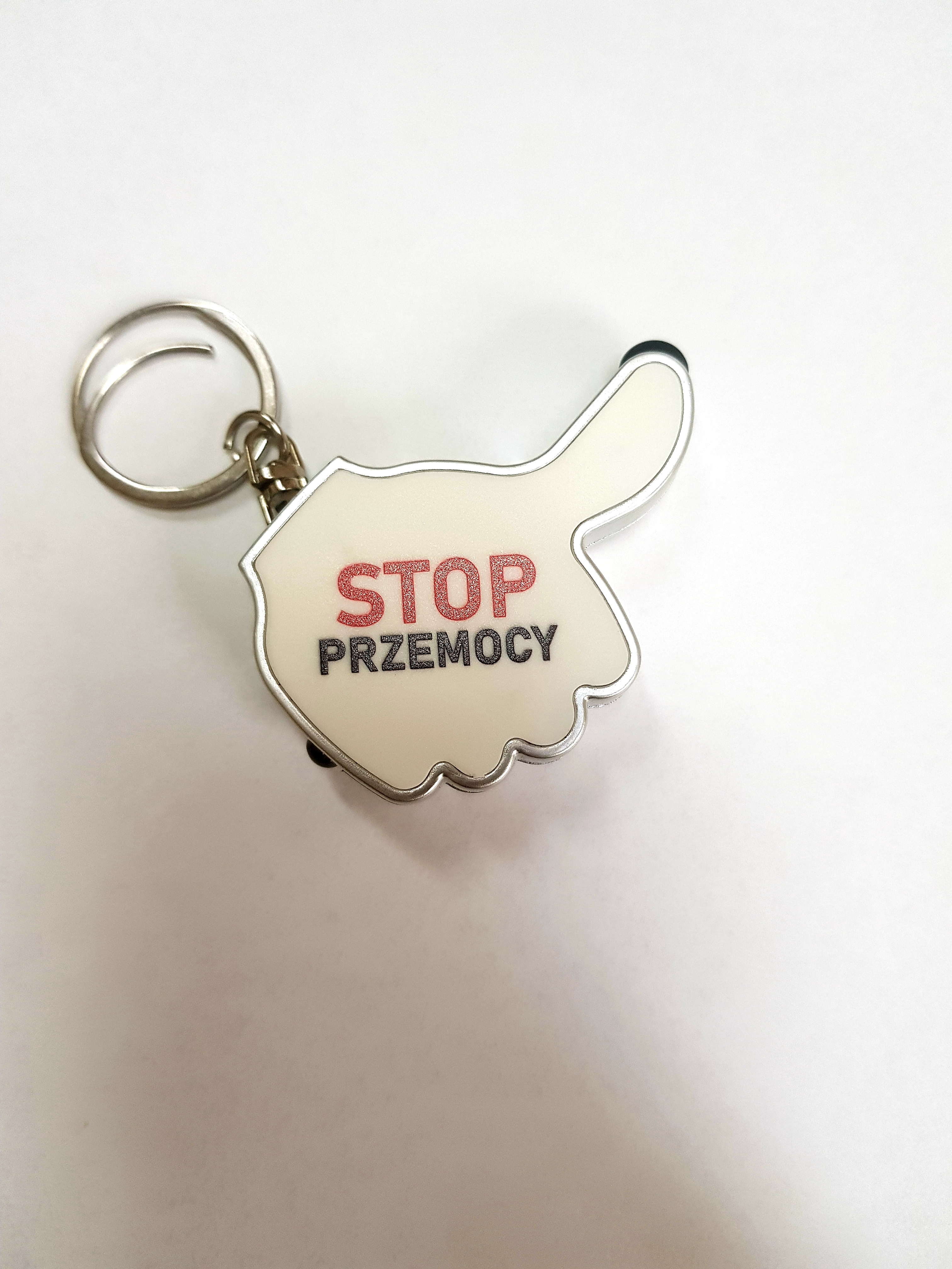 brelok z napisem STOP PRZEMOCY